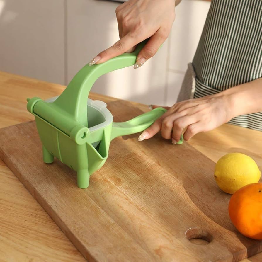 Hand Press Plastic Fruit Juicer